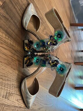 Embellished Metallic Floral Ankle-Strap Pumps - Silver